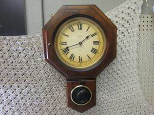 lot 327 image: (CSB) Wood Wall Clock 14 x 21 12...