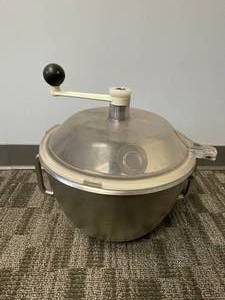 lot 27 image: Vintage Turn Handle Mixer