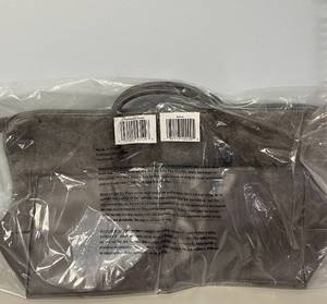 lot 64 image: Thirty One Large Gray Zipper Top Tote with Faux Leather Bottom