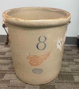 lot 71 image: Redwing Pottery Union Stoneware #8 Antique Crock