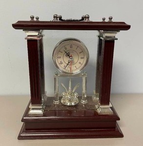 lot 44 image: Wallace Quartz Mantel Clock