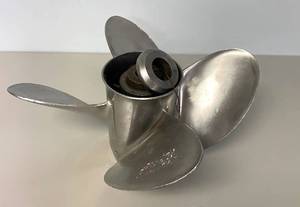 lot 46 image: &nbsp4 Blade Shooter 13 X 23 Stainless Steel Boat Propeller 