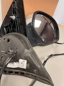 lot 83 image: Chevy Silverado 07-10 Towing Mirror.