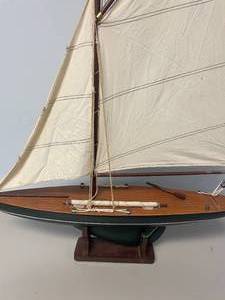 lot 92 image: Wooden 25 Sailboat Model