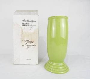 lot 4 image: Chartreuse Millenium III Vase with box