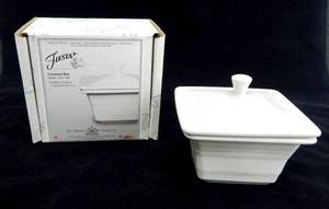lot 16 image: New White Covered or Gift Box