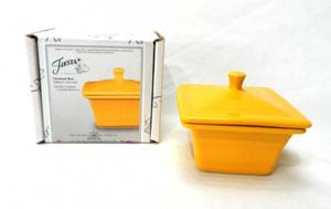 lot 46 image: New Daffodil Covered Box