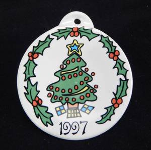 lot 94 image: 1997 Holiday Tree with Green Wreath Ornament