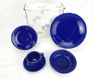 lot 53 image: New Twilight 5 Piece Place Setting