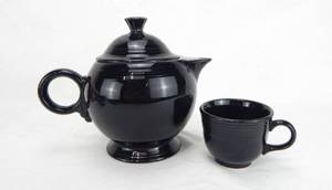 lot 121 image: Large Black Tea Pot and Black Cup