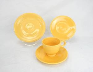 lot 150 image: Lot of Vintage Yellow