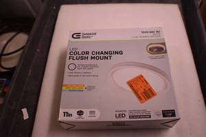 Round light fixture