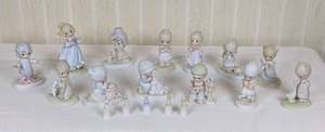 Collection of 18 Vintage Collectable Figurines Precious Moments and Jonathan & David