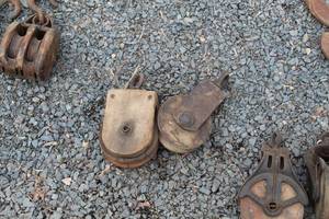 lot 519 image: Lot of (2) Vintage Single Pulley Block Eye-Type