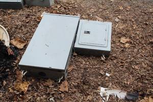 lot 527 image: Lot of (2) Siemens I-T-E Indoor Load Center Electrical Power Boxes