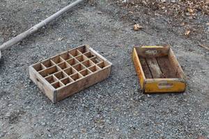 lot 544 image: Lot of (2) Vintage Wood Soda Pop Crates
