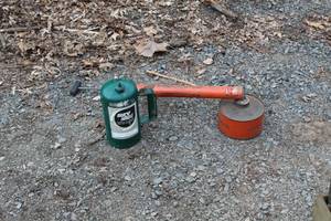 lot 536 image: Vintage Sprawell Spray Gun, Sure Shot Spray Can