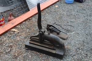 lot 556 image: Vintage Sheering Press