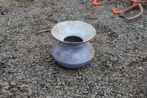 lot 559 image: Vintage Spitoon
