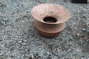lot 560 image: Vintage Spitoon