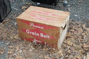 lot 576 image: Vintage Grain Belt Wood Beer Box