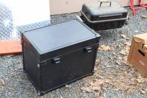 lot 577 image: Padded Locking Carry Case, Keys
