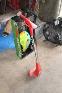 lot 585 image: Toro 900 Trimmer Weeder