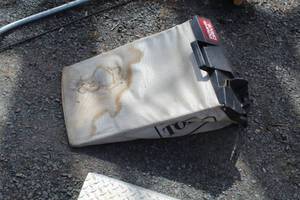 lot 471 image: Toro Deluxe Pow-r-Drive Lawn Mower Bag