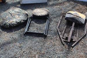 lot 473 image: Hunting Gear - Stand, Stool, Blind