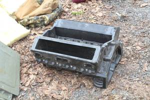 lot 490 image: Plastic V8 Engine Alignment Mock-Up