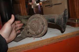 lot 595 image: Vintage Horn