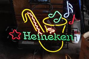lot 383 image: Heineken Neon Sign