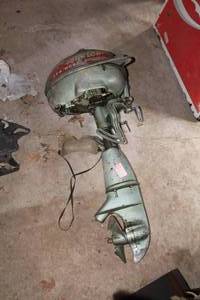 lot 393 image: Johnson Sea Horse Outboard Boat Motor