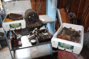 lot 410 image: Vintage Press, Accessories