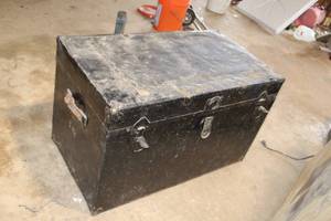lot 1636 image: Vintage Trunk