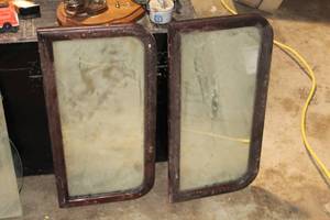 lot 1650 image: Lot of (2) Vintage Wood Framed Mirrors