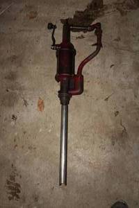 lot 1653 image: Oil Drum Pump