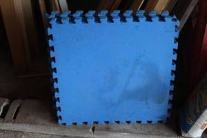 lot 1661 image: 24x24 Blue Foam Interlocking Pads