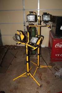 lot 449 image: Lot of (2) Work Lights, Stands
