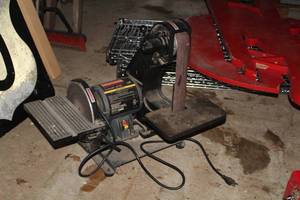 lot 450 image: Craftsman BeltDisc 2x42 Belt, 8 Disc Sander