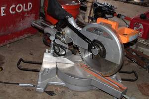 lot 446 image: Chicago Electric 98194 12 Compound Slide Miter Saw