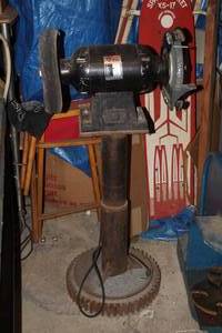 lot 437 image: Buffalo B-10CB(TT) 10 Electric Bench Grinder, Stand