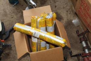 lot 1674 image: Lot of (6) Construction Adhesive Tubes