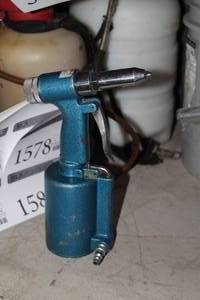 lot 1676 image: Northern Industrial Air Riveter