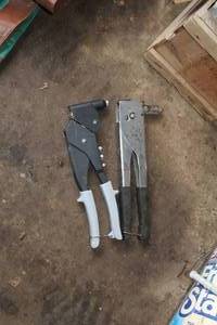 lot 1677 image: Lot of (2) Hand Riveters