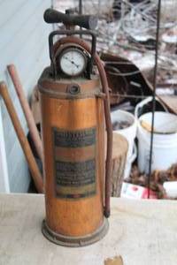 lot 1681 image: Vintage Phister No. 1B One Gallon Fire Extinguisher