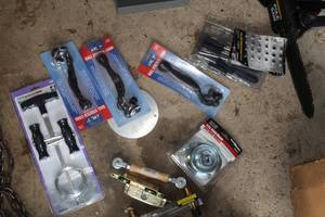 lot 1688 image: Hand Tools - Anchor Rings, Screen Tool, Ball Stretch Cord (x3), Pittsburgh Windshield Removal  Kit