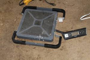 lot 1695 image: Dymo Digital Scale