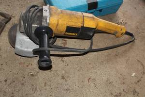lot 1697 image: DeWalt DW474 7 Angle Grinder