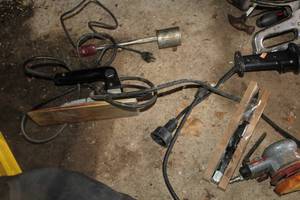 lot 1699 image: Lot of (4) Hand Tools - Torch Head, Straight Line Sander, Air Palm Sander